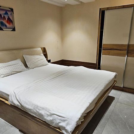 Stayez Studio Apartments Indore Eksteriør billede