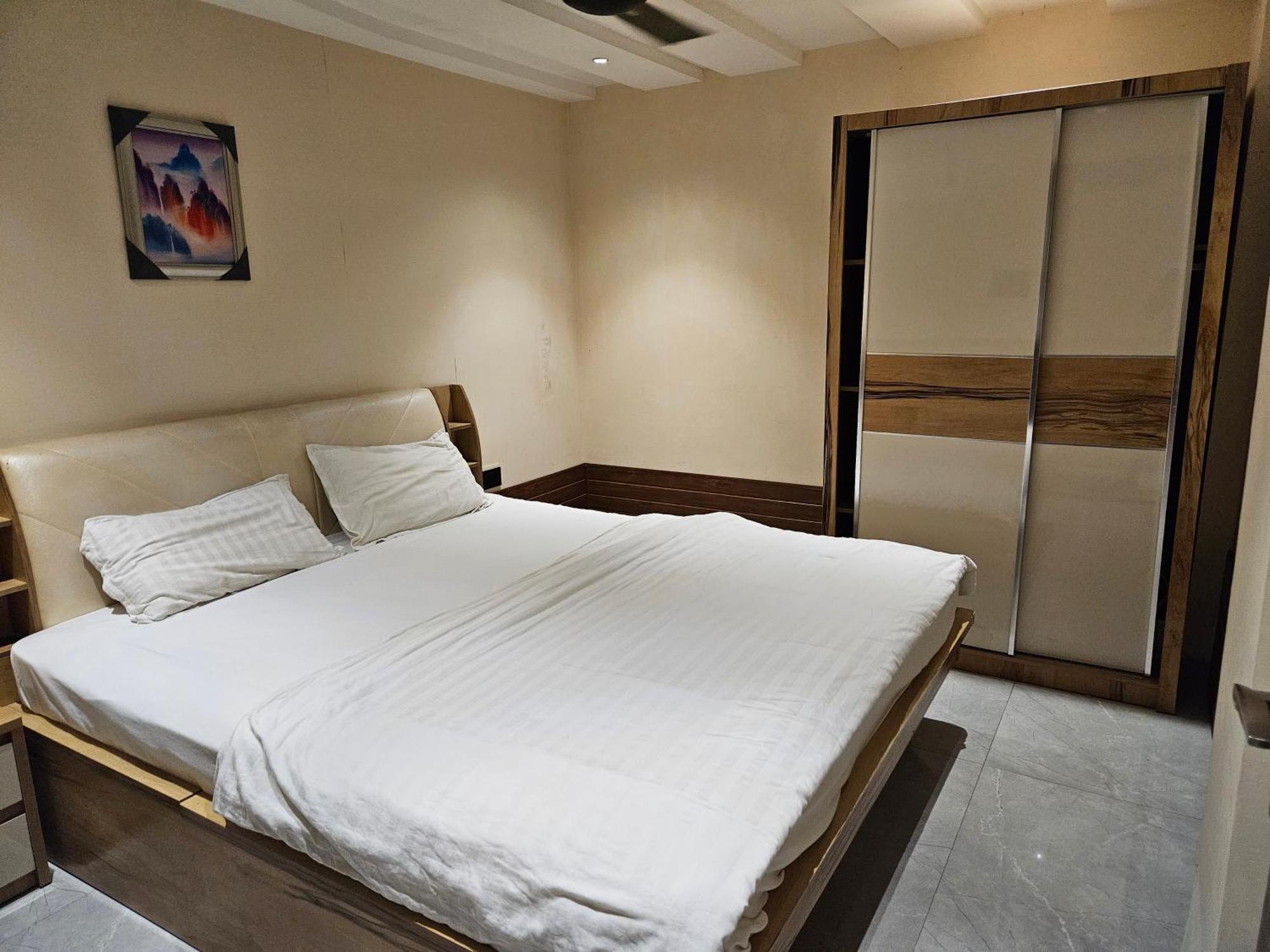 Stayez Studio Apartments Indore Eksteriør billede