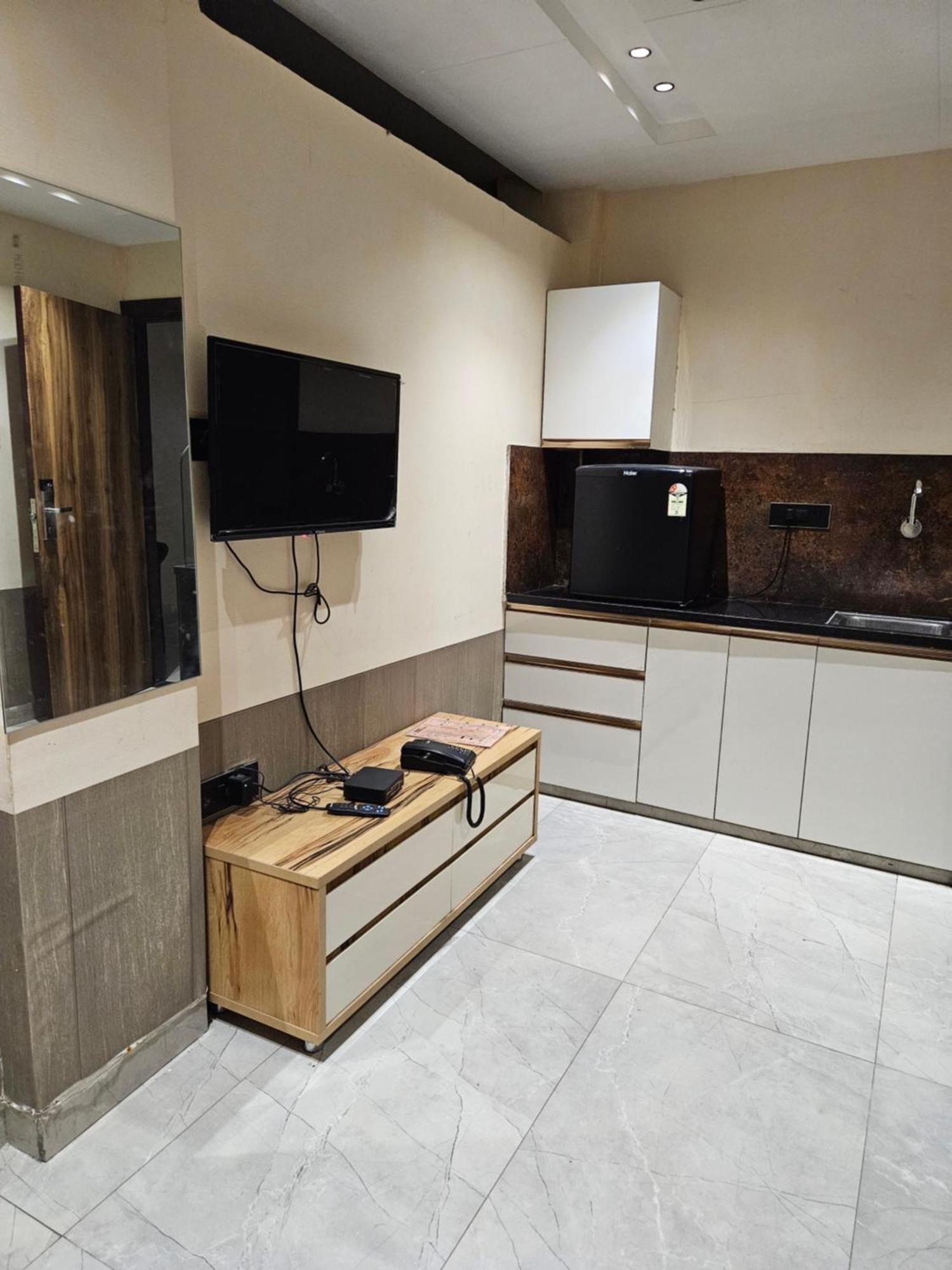 Stayez Studio Apartments Indore Eksteriør billede