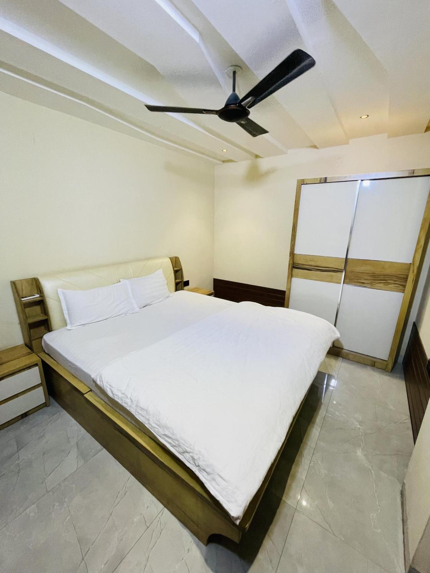 Stayez Studio Apartments Indore Eksteriør billede