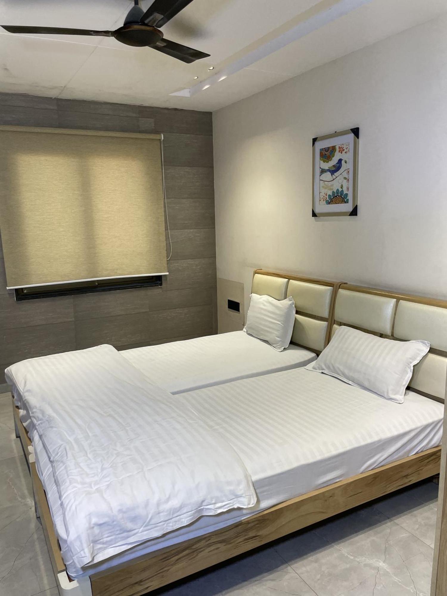 Stayez Studio Apartments Indore Eksteriør billede