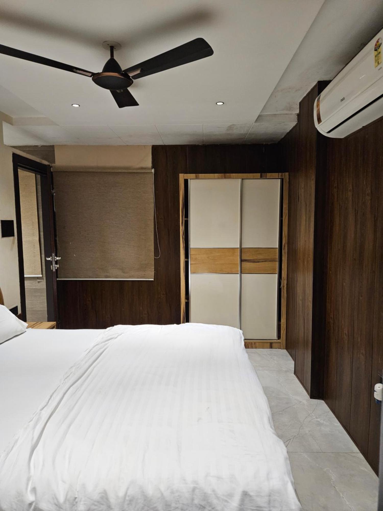 Stayez Studio Apartments Indore Eksteriør billede