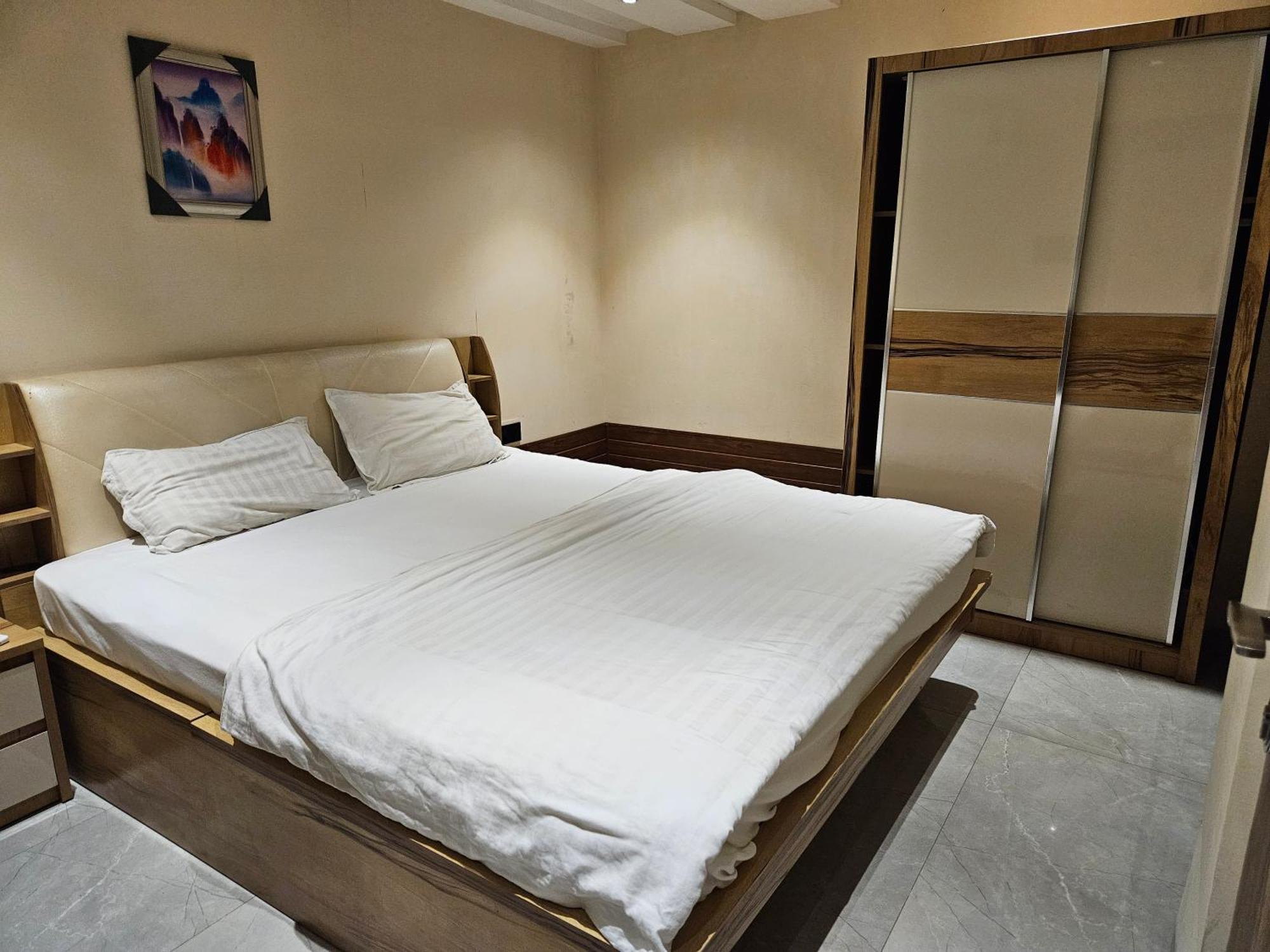 Stayez Studio Apartments Indore Eksteriør billede